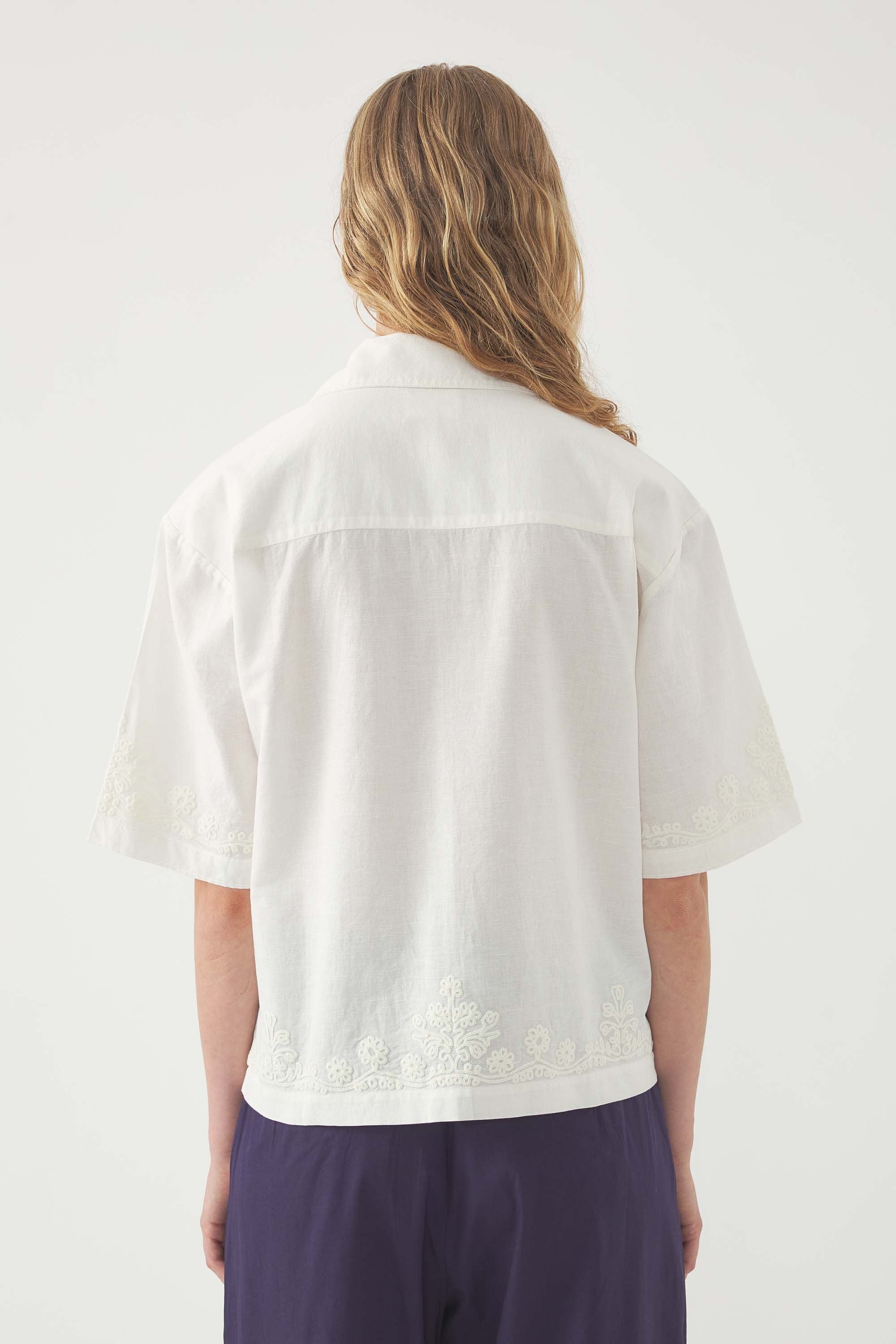 Camicia ricamata Adonis
